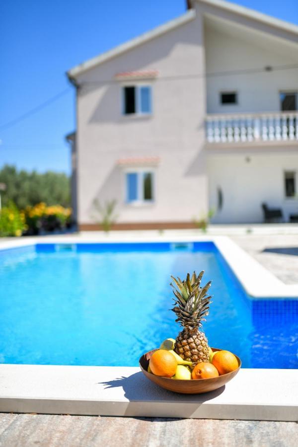 자다르 Pool House Luka 아파트 외부 사진
