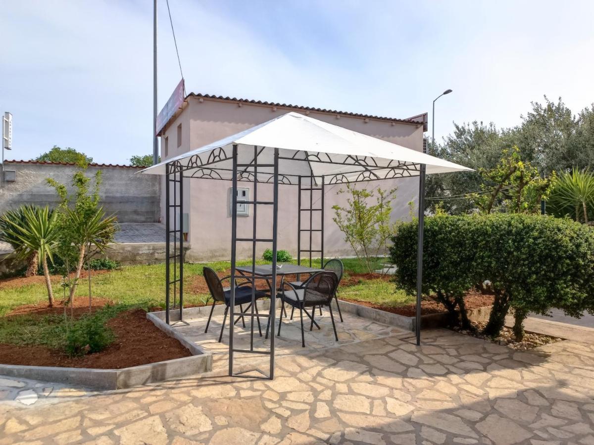 자다르 Pool House Luka 아파트 외부 사진