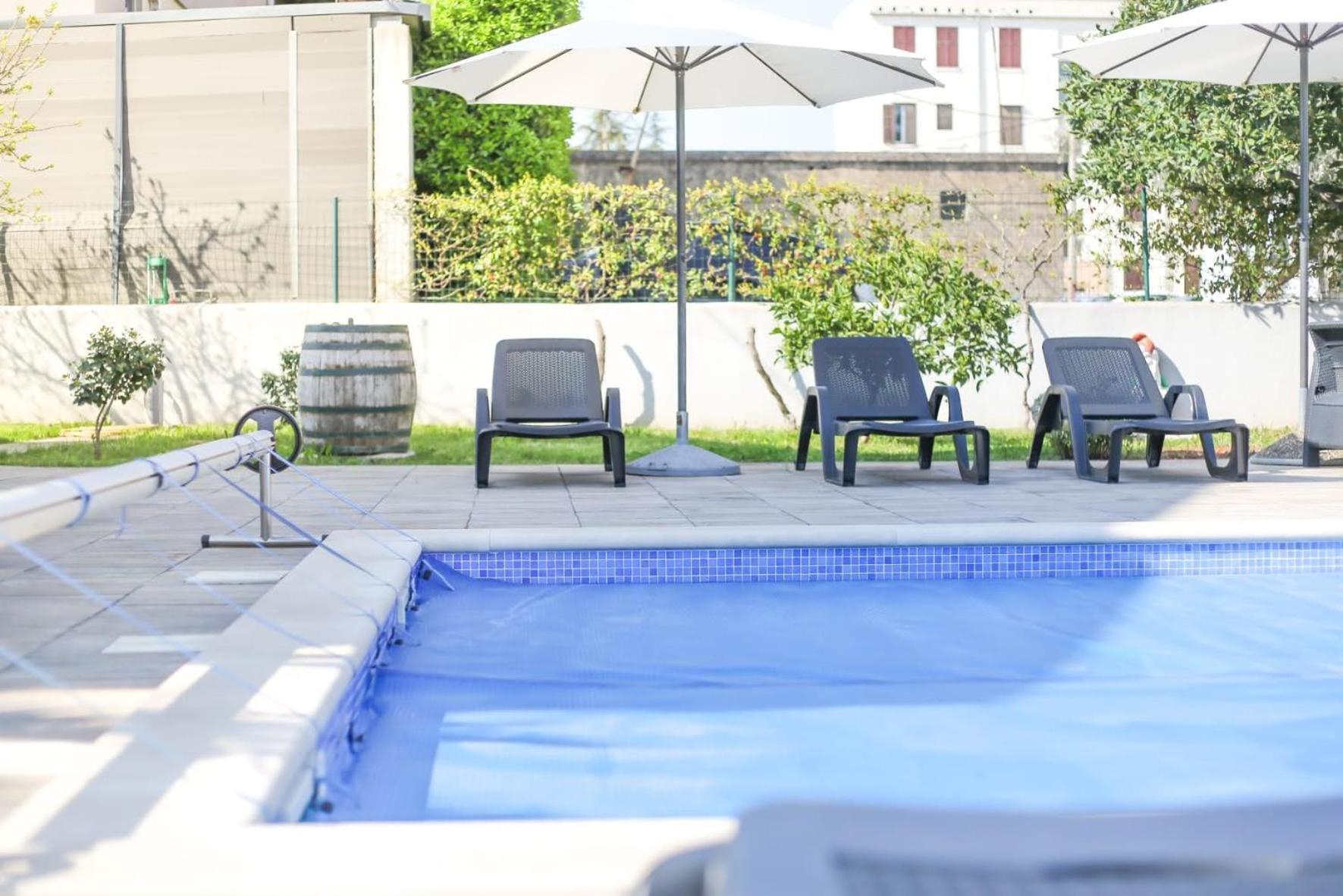 자다르 Pool House Luka 아파트 외부 사진